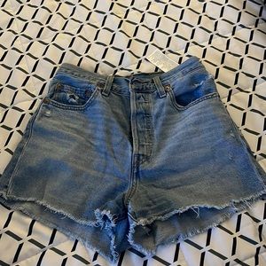 Levi’s shorts mom
